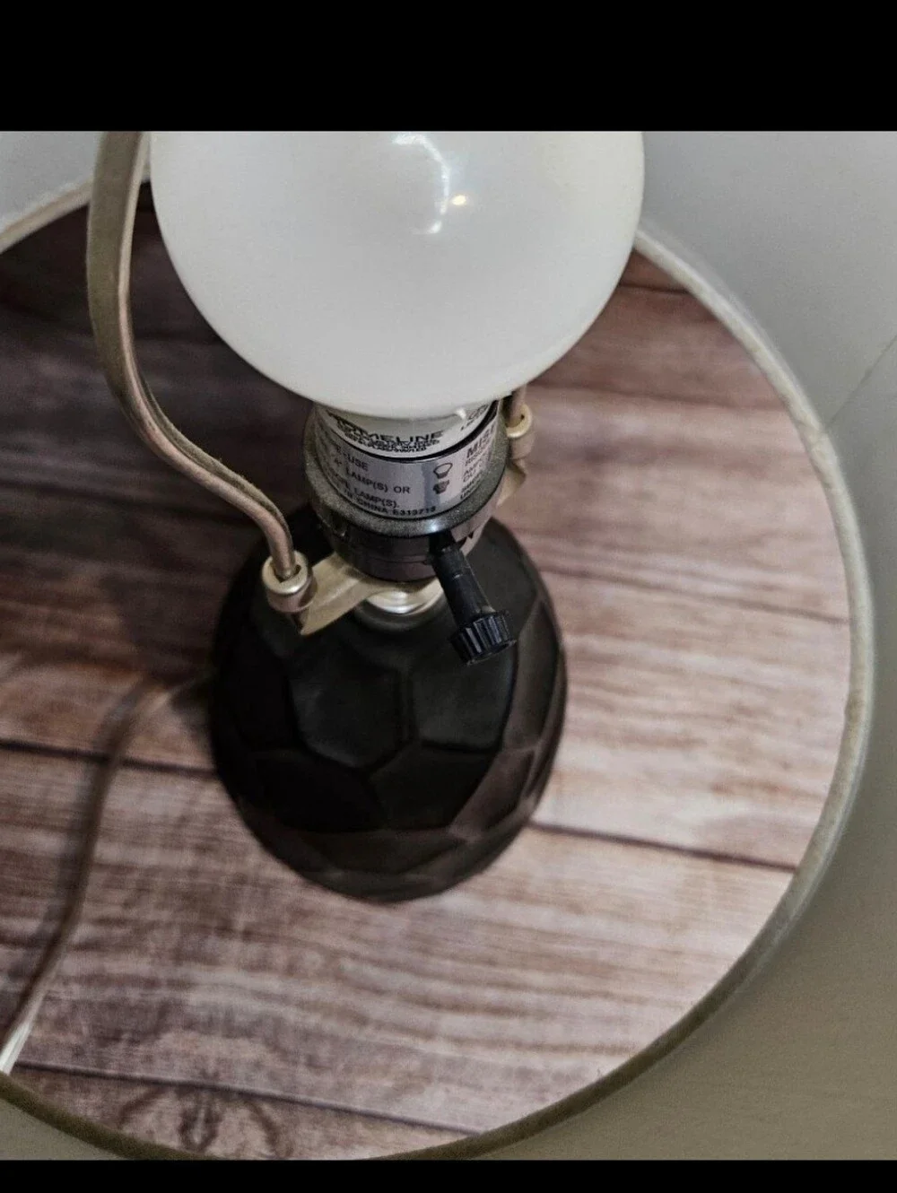 Honeycomb decorative table lamp